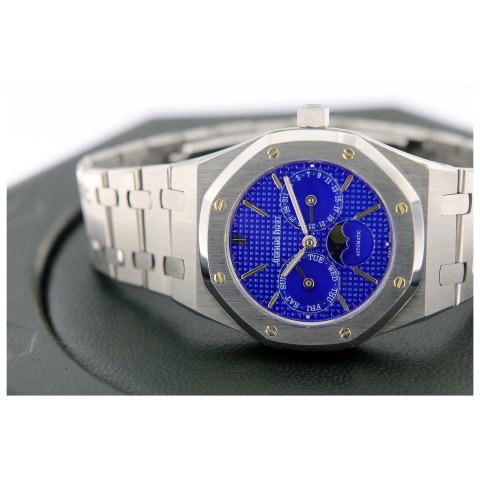 Extremely rare Royal Oak ref. 25594ST Electric Blue dial, Full Set 