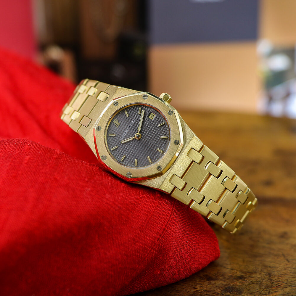 Audemars Piguet Royal Oak Lady 18kt Yellow Gold from 90s